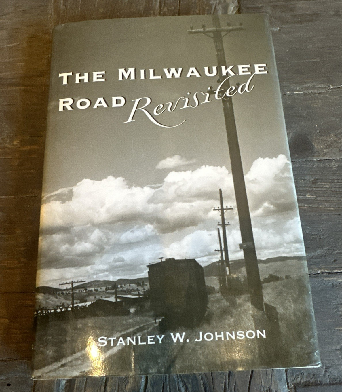 The Milwaukee Road Revisited by Stanley W. Johnson 1997 HC 239 Pages