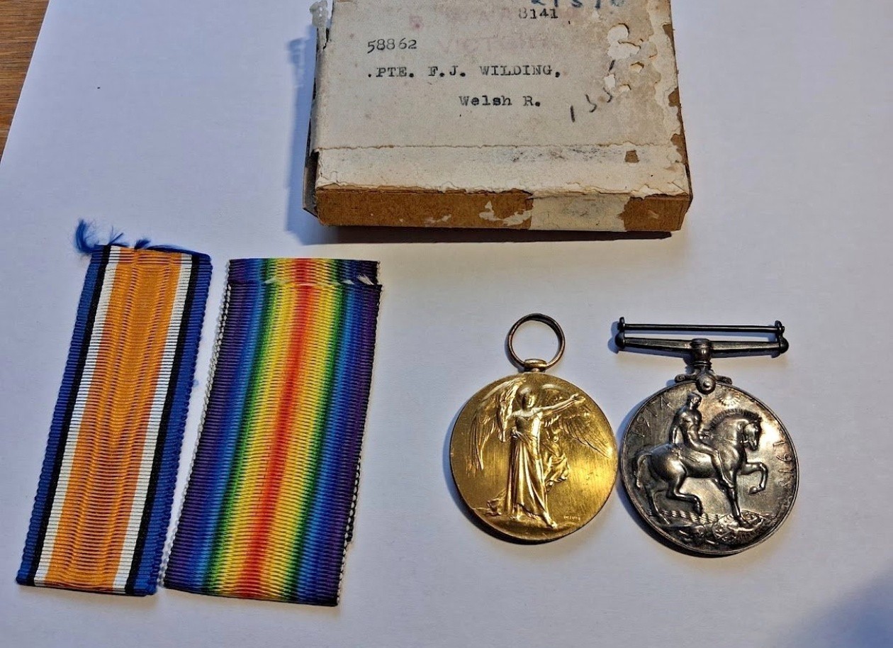 WW1 Medal Pair Welsh Regiment Pte F J Wilding Mint Unworn with Original Box