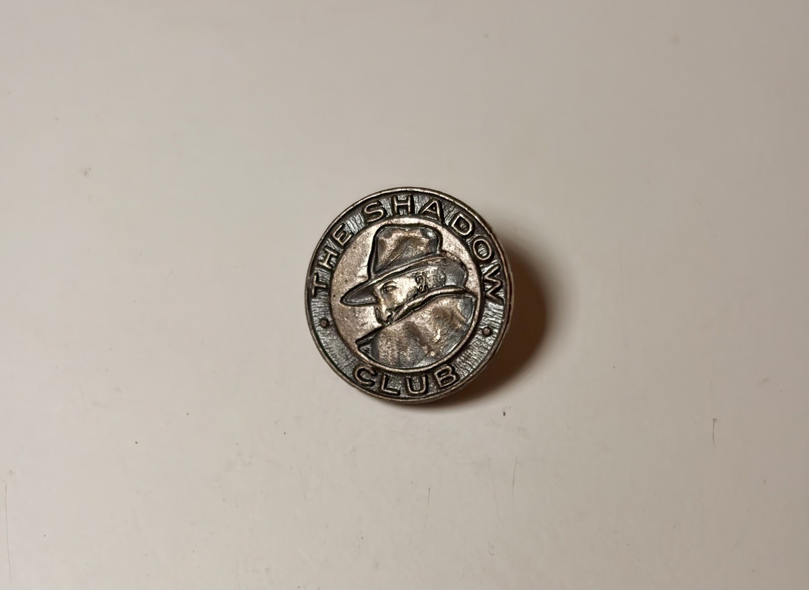 Rare 1930s THE SHADOW CLUB Pulp Magazine Premium Screw Back Pin Badge