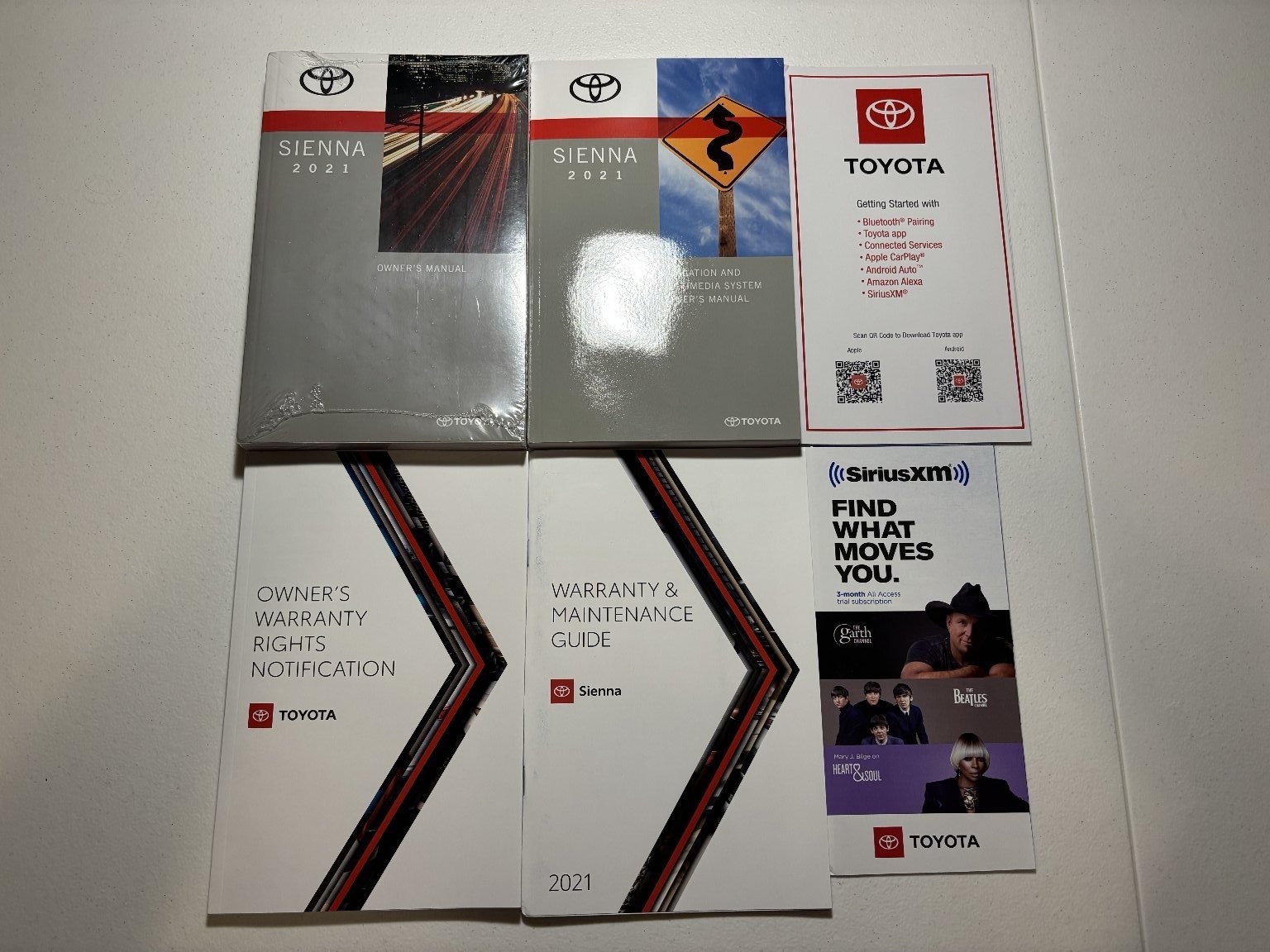 2021 Toyota Sienna Owner\'s Manual Set