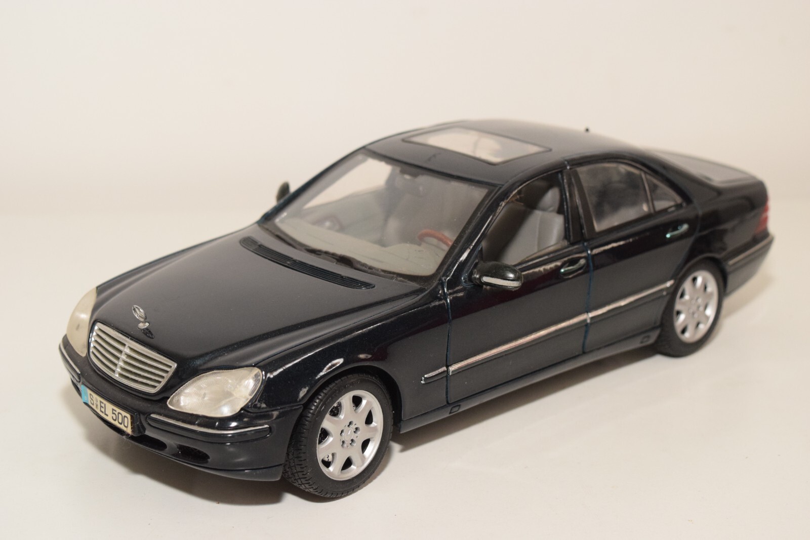 B13 1:18 MAISTO MERCEDES-BENZ S-CLASS S-CLASS MET. BLUE EXC. CONDITION