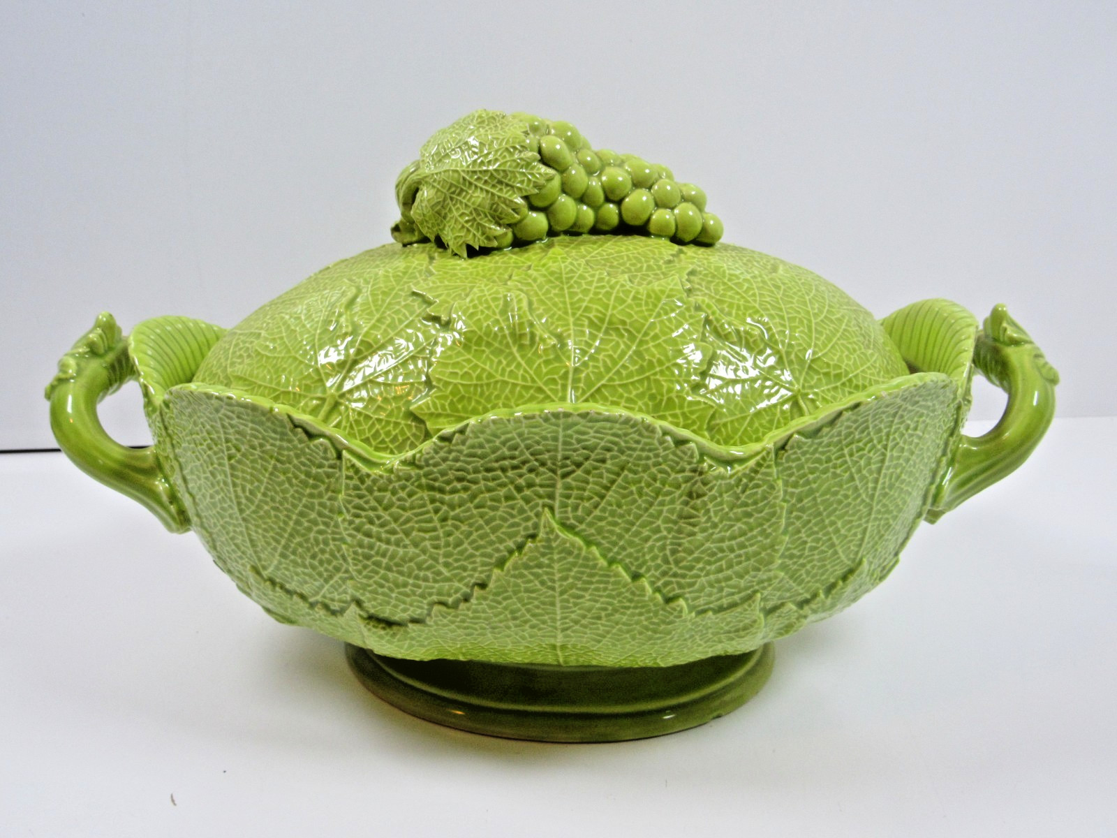 Large Mottahedeh  Cabbage Wear Soup Bowl With Lid And Grapes Knob  Made In Italy