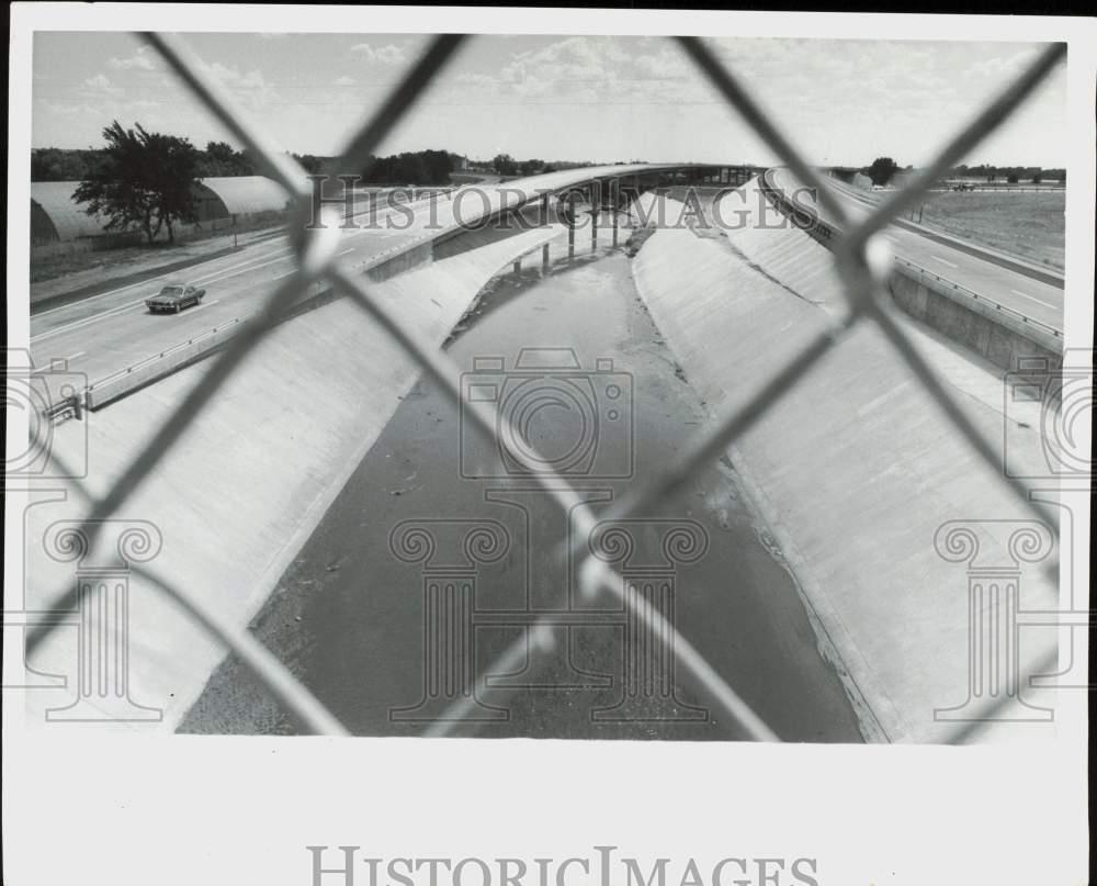 Press Photo Highways along canal - lra47656
