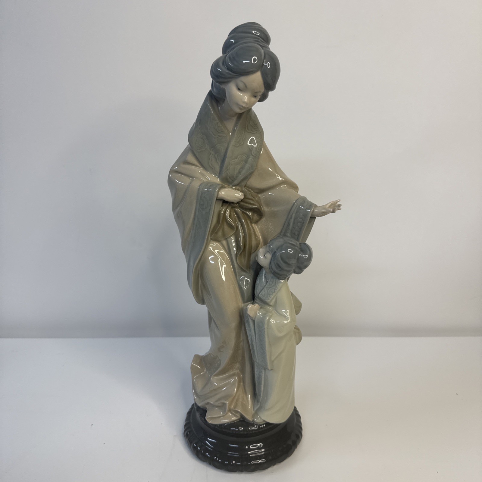 Vintage Retired NAO by LLADRO 0279 Japanese Mother and Daughter Figurine 15.25\ Vintage Retired NAO by LLADRO 0279 Japanese Mother and Daughter Figurine 15.25\