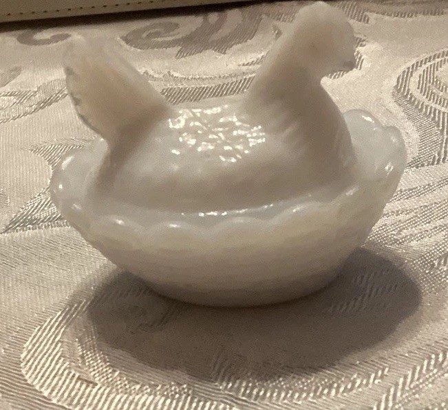Vintage Mini Westmoreland Opalescent Milk Glass Hen on Nest Salt Cellar 2” MCM