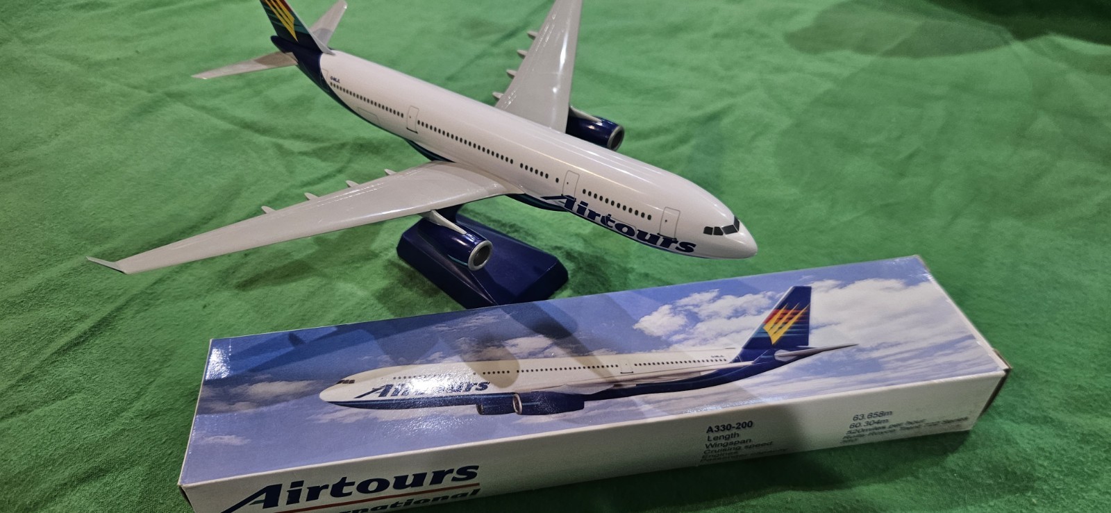 Airtours International Airbus A330 1:200 Model Aircraft with Stand & Box