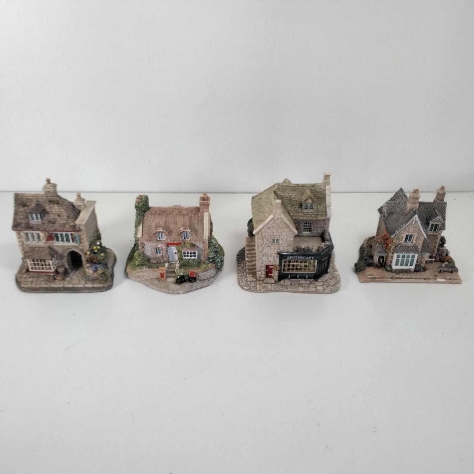 X4 Lilliput Lane Models 1999 High Spirits Mrs Pinkertons Apothecary Appleby East
