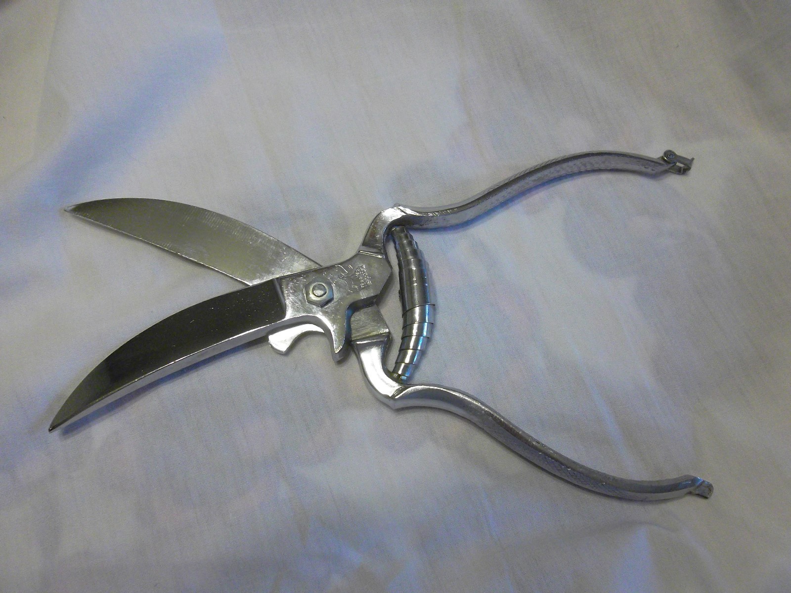 Stainless German curved serrated blades with spring and lock, Poultry Shears Stainless German curved serrated blades with spring and lock, Poultry Shears