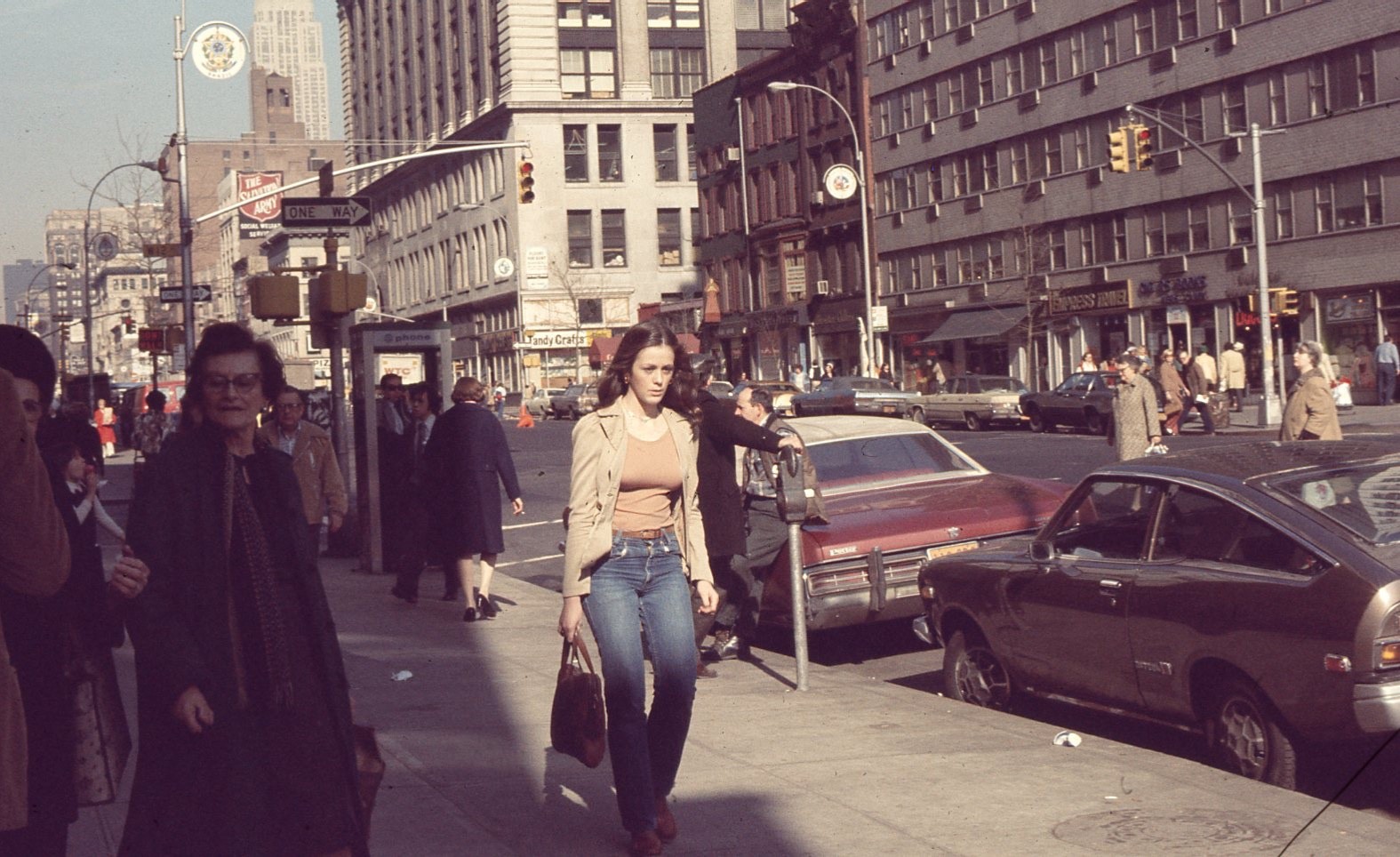 sl44 Original slide 1979 New York City street scene woman cars 492a sl44 Original slide 1979 New York City street scene woman cars 492a