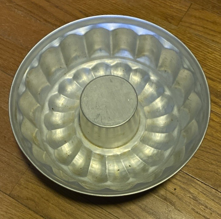Vintage Bluebird Aluminum Cake Jello Mold Bundt Pan Made in Canada MCM 11” x 4”