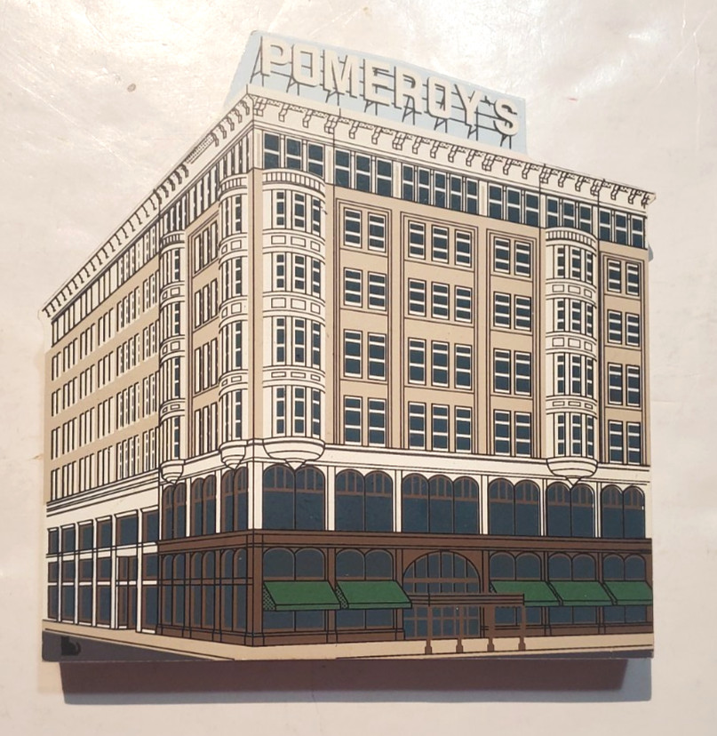 Cat\'s Meow Village Pomeroy\'s Department Store Reading, PA. (1999) Cat\'s Meow Village Pomeroy\'s Department Store Reading, PA. (1999)