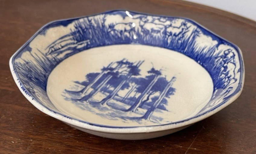Antique 1912 Royal Doulton Blue/White STAG Pattern Butter Pat Dish Rd No 597782 Antique 1912 Royal Doulton Blue/White STAG Pattern Butter Pat Dish Rd No 597782