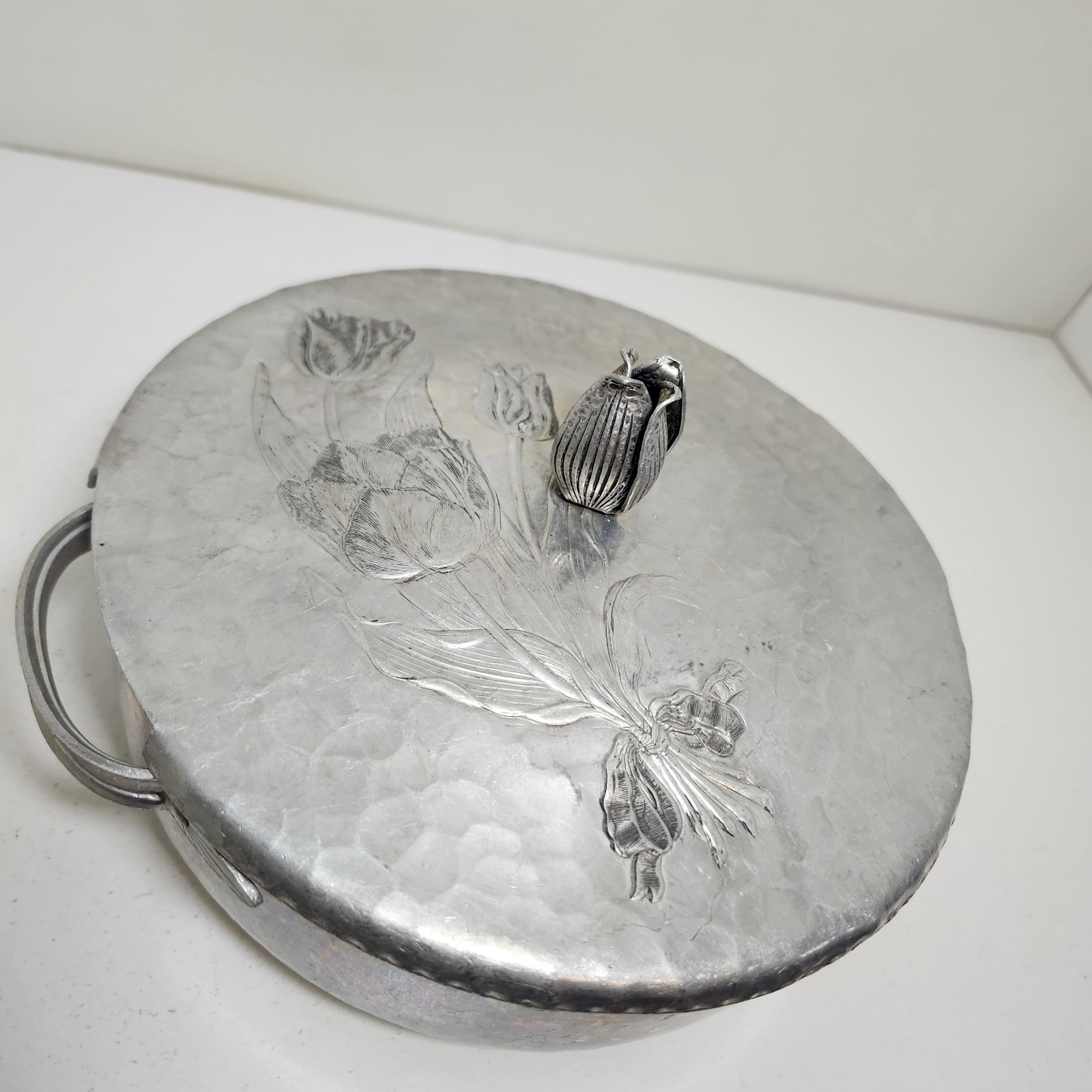 Vintage Rodney Kent Tulip Aluminum Hand Hammered Casserole Dish w/Lid Handles