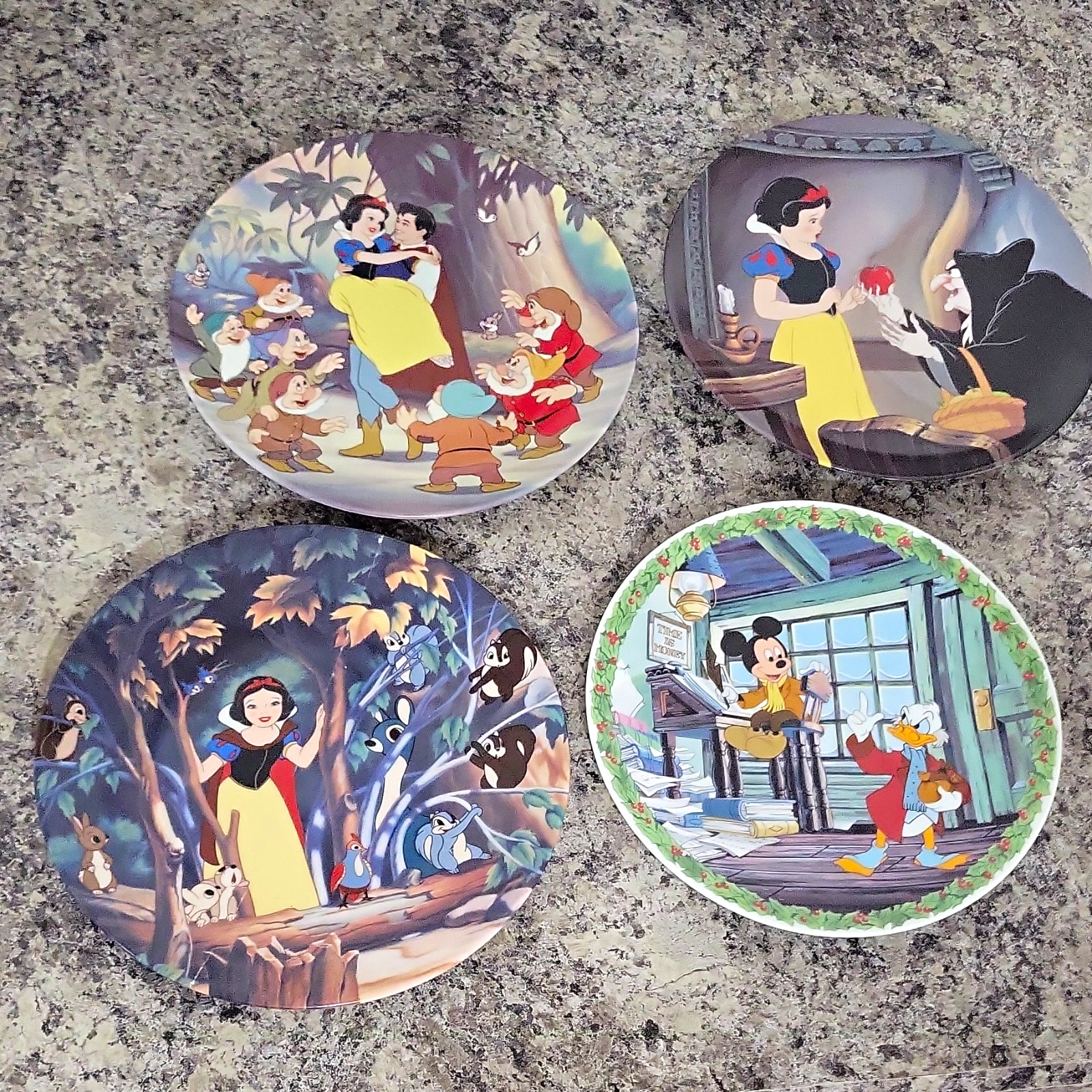 Bradford Exchange Disney Collector Plates Snow White & Mickey\'s Christmas Carol