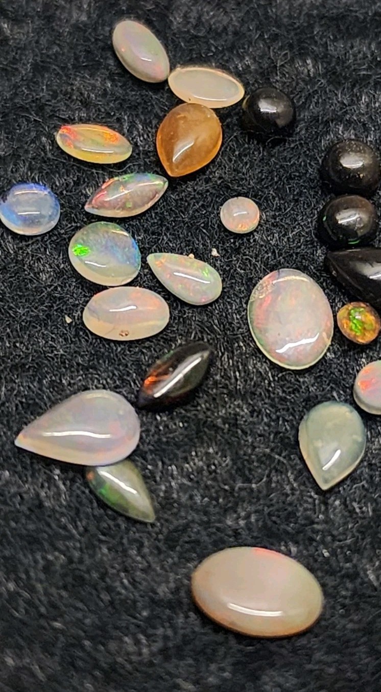 Lot Of 3.2 Carats Rainbow Ridge Opal Cabochons Rare Nevada  Opal