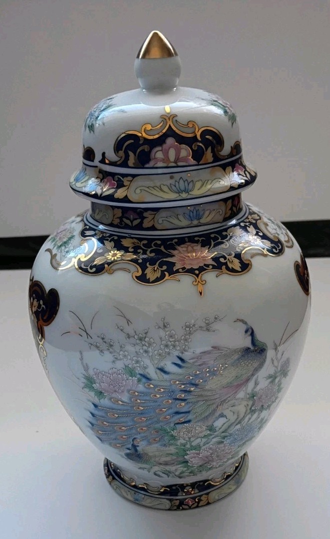 Vintage Toyo Japanese Porcelain Vase or Ginger Jar with Peacocks - missing lid Vintage Toyo Japanese Porcelain Vase or Ginger Jar with Peacocks - missing lid