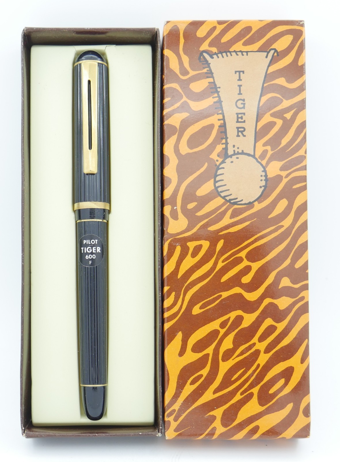 Pilot Tiger 600 Black Fluted & Gold Fountain Pen - Fine Nib - 1970's -New Pilot Tiger 600 Black Fluted & Gold Fountain Pen - Fine Nib - 1970's -New