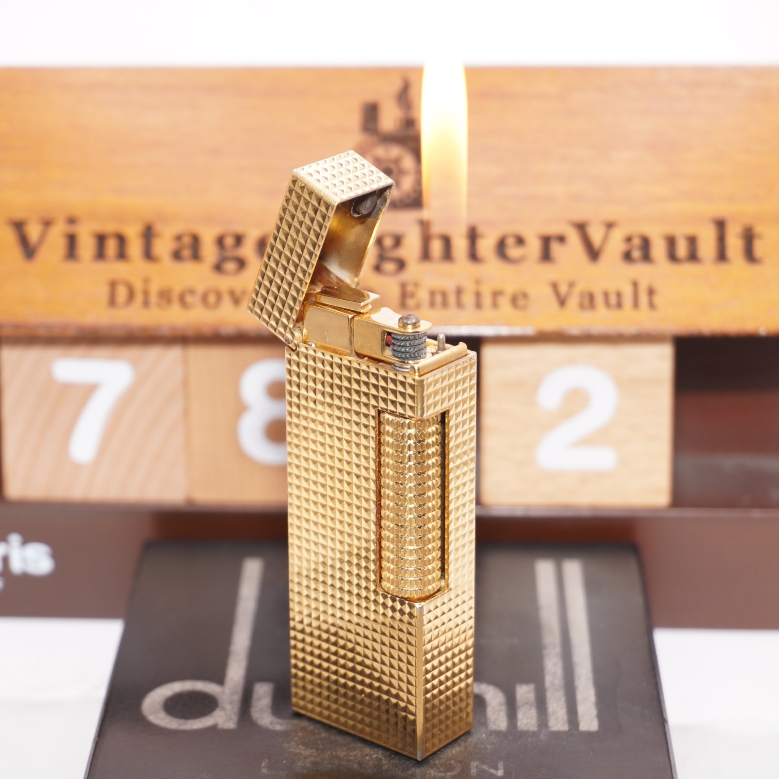Dunhill Lighter Gold Plate Hobnail Pattern _Ultrasonically Cleaned_Working