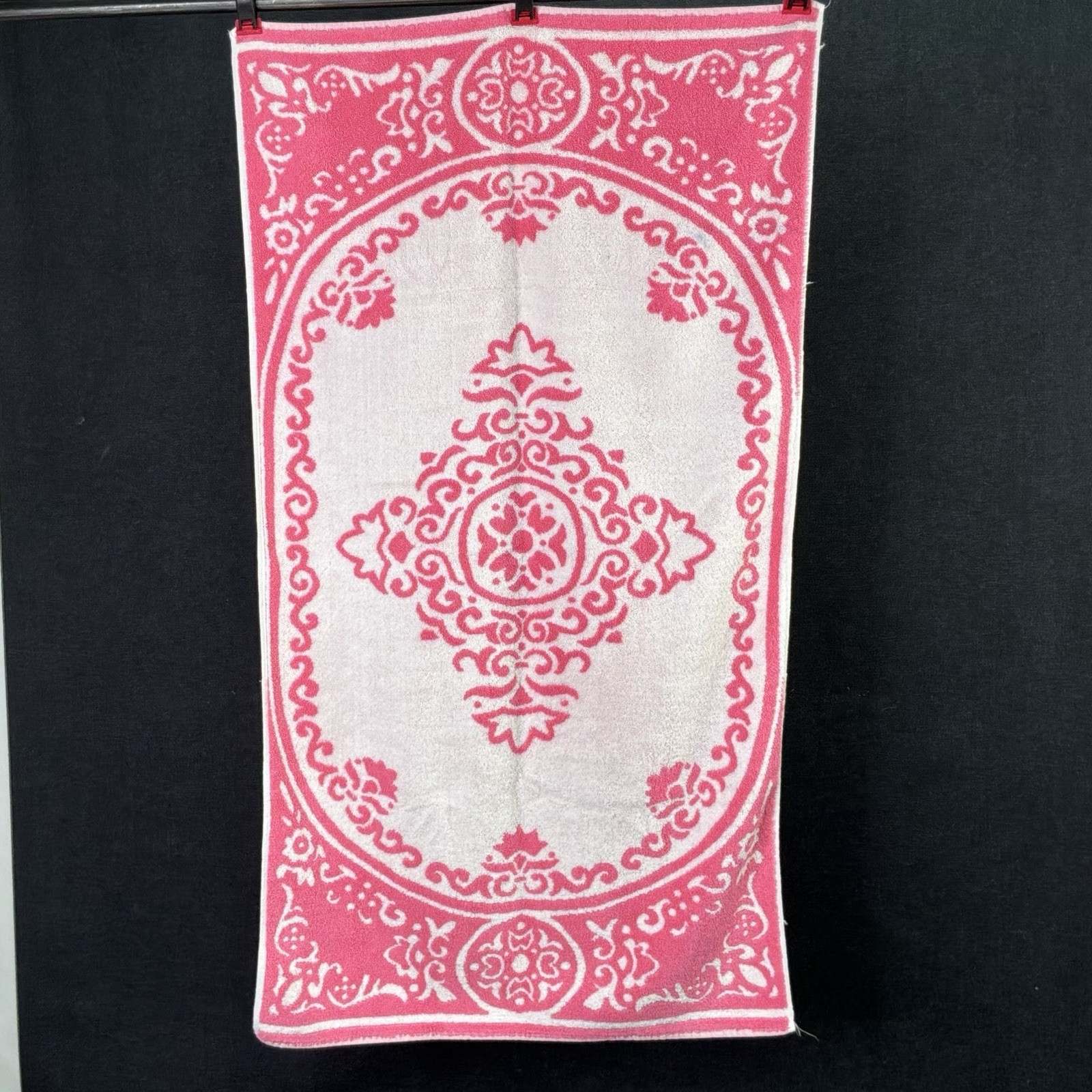 Gorgeous Vintage Mid Century Terry Towel Pink & White Medallion Floral Retro 70s