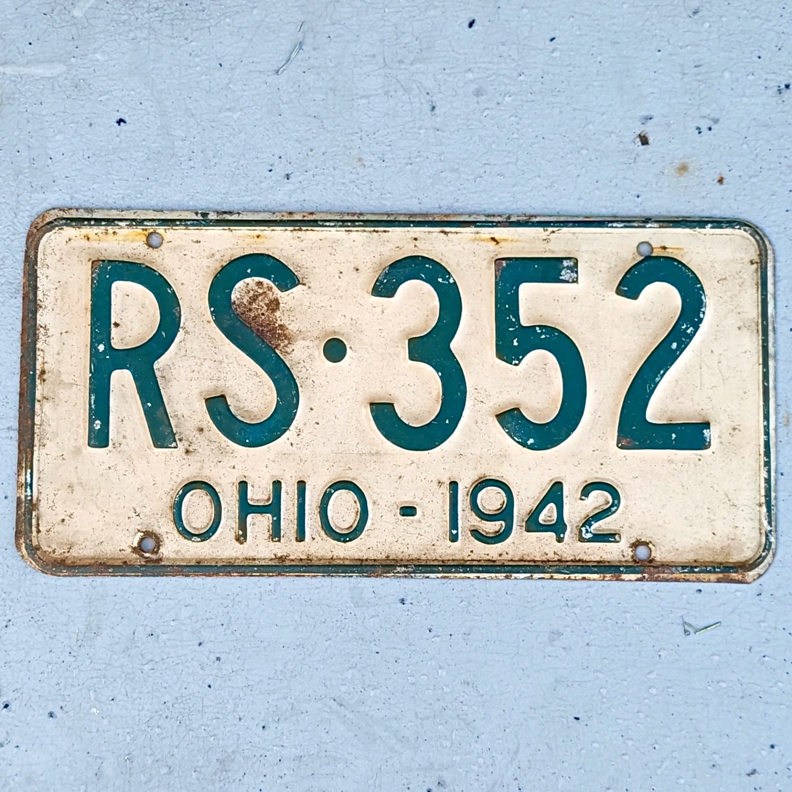 Vintage Ohio 1942 License Plate Tag RS-352
