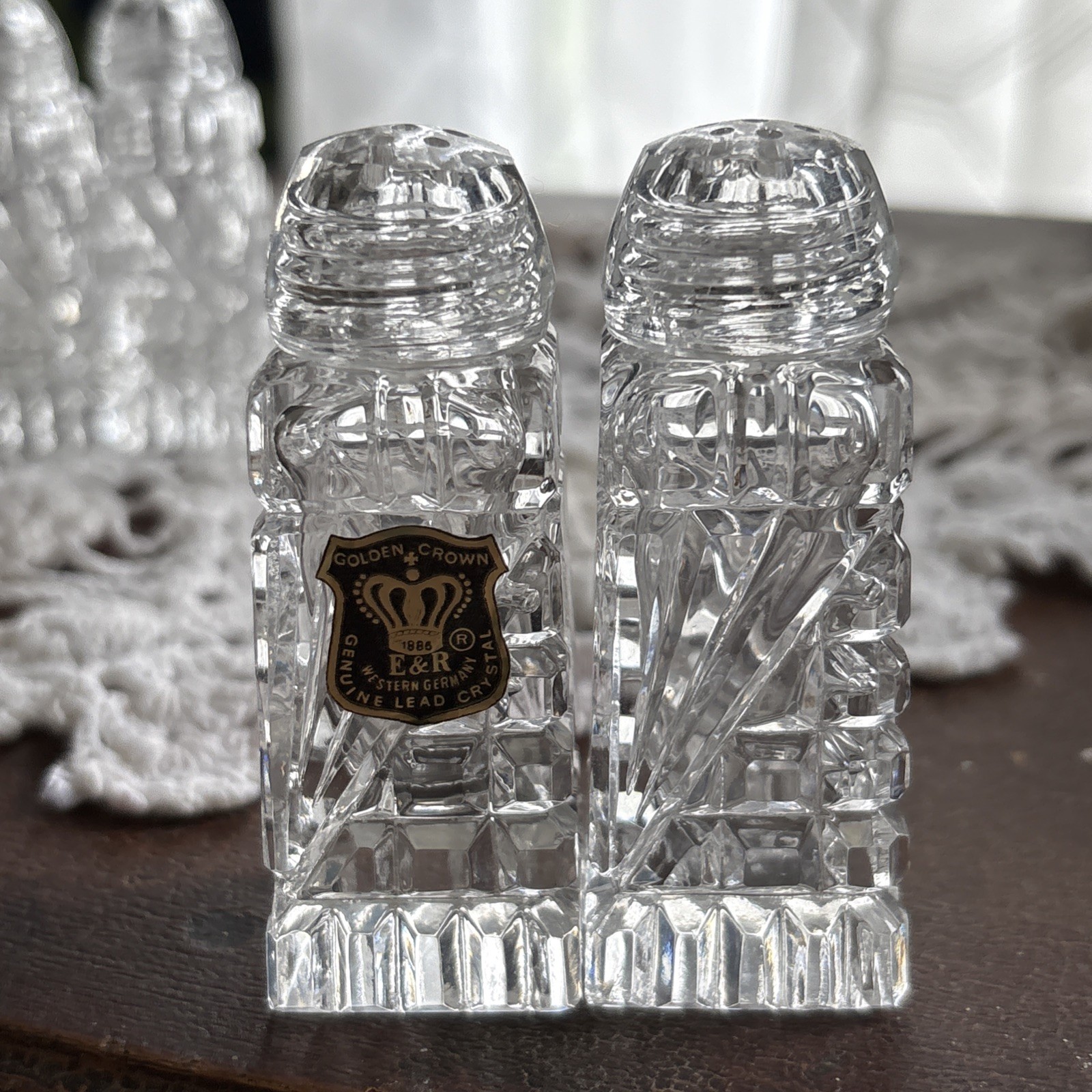 Vintage Salt And Pepper Shakers E & R Golden Crown Hand Cut Lead Crystal 3.5\ Vintage Salt And Pepper Shakers E & R Golden Crown Hand Cut Lead Crystal 3.5\