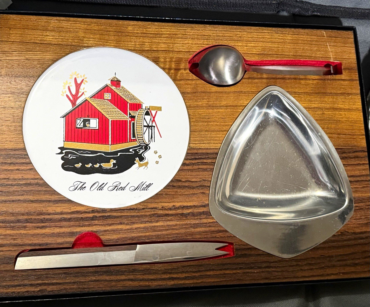 Vintage Vernon Originals Old Red Mill Cheese Board Set 18-8 Stainless NOS Box Vintage Vernon Originals Old Red Mill Cheese Board Set 18-8 Stainless NOS Box