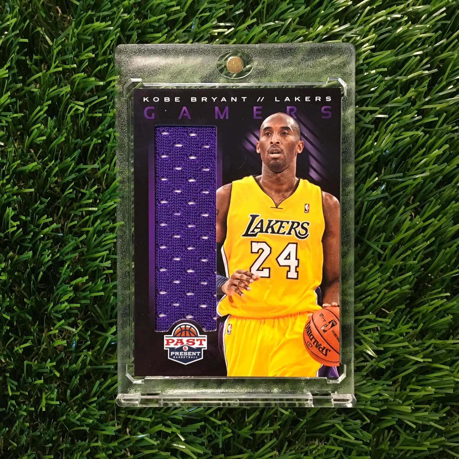 Kobe Bryant 2012-13 Panini Past And Present #24 Jersey Patch Gamers Kobe Bryant 2012-13 Panini Past And Present #24 Jersey Patch Gamers