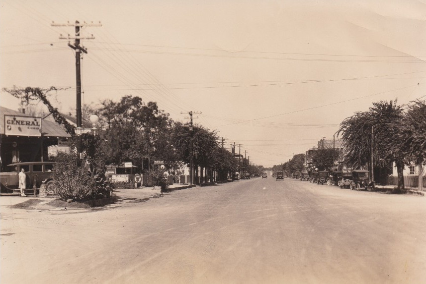 1930 Press Photo Street Car Traffic & Businesses on Main Street in Boerne, Texas