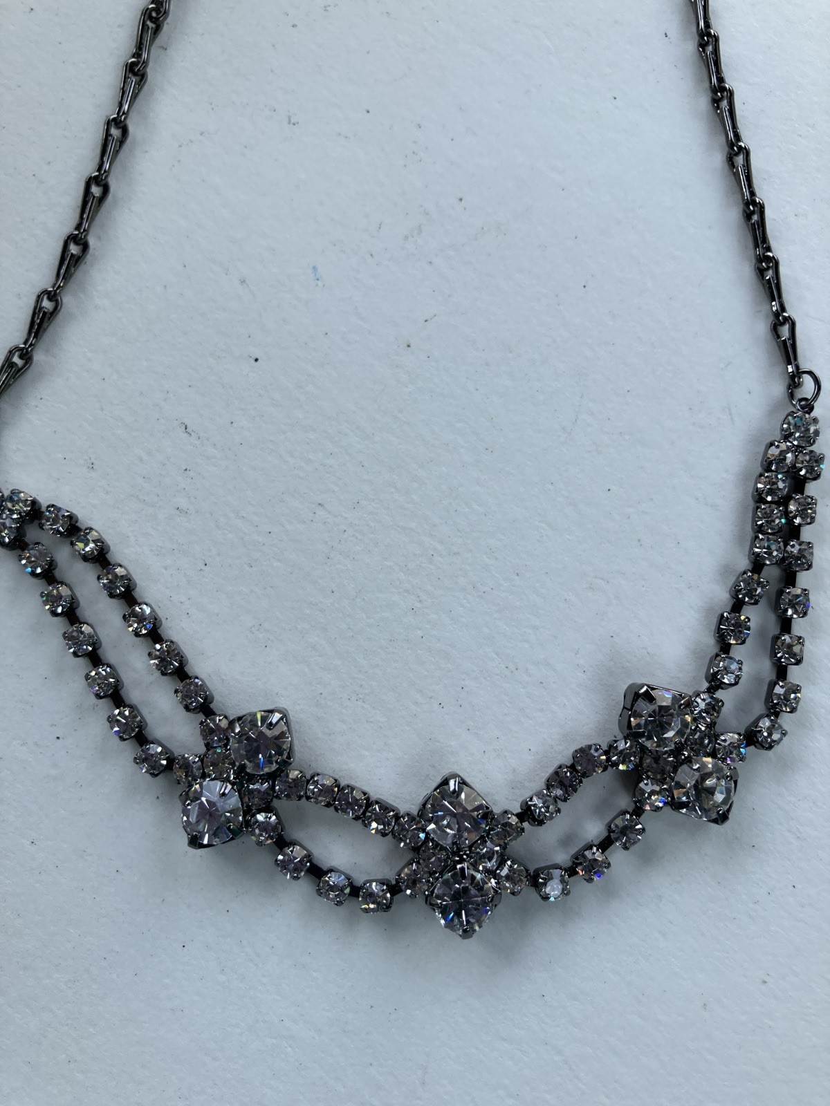 VINTAGE ESTATE Rhinestone Scallop Front Chain Necklace