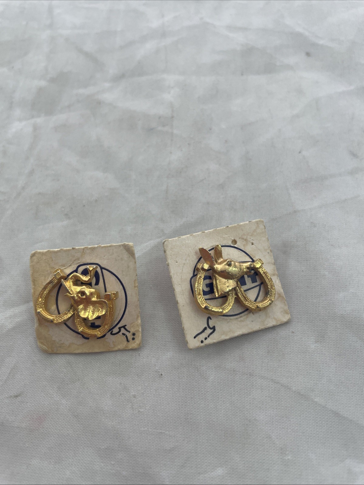 Vintage 1968 GULF OIL Republican ELEPHANT & Democratic DONKEY Political Pins