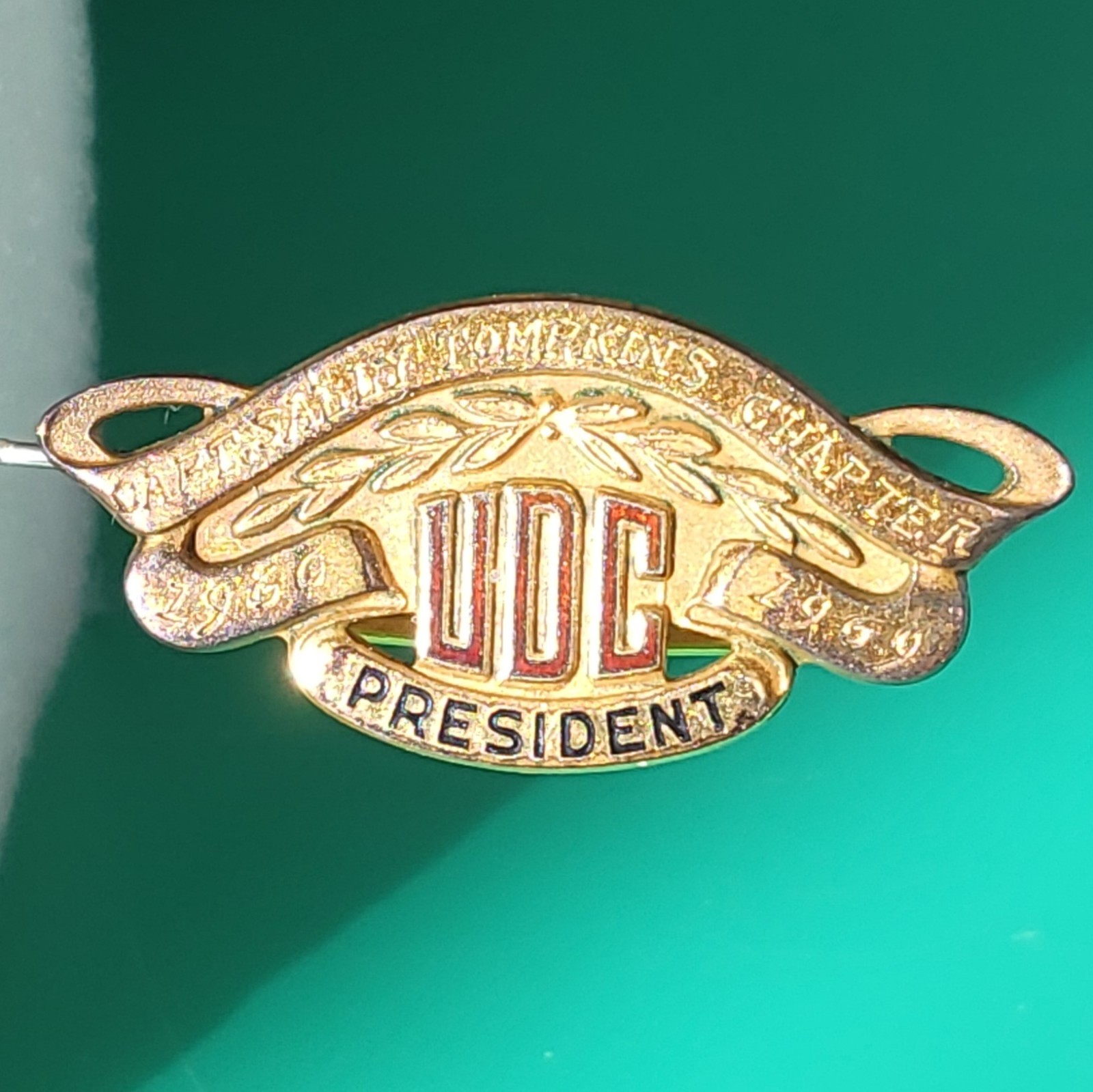 UDC United Daughters of the Confederacy President Pin 1966 Sally Tomkins Chapter