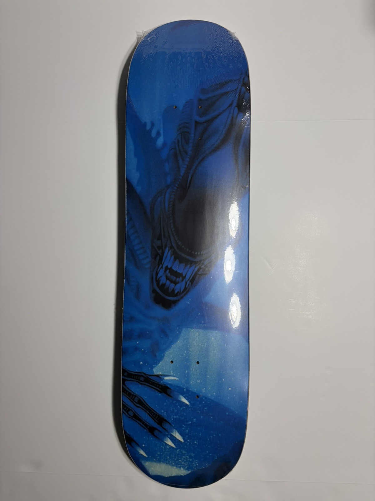 HUF x Alien - Xenomorph Skateboard Deck - Aliens Franchise - Glow In The Dark