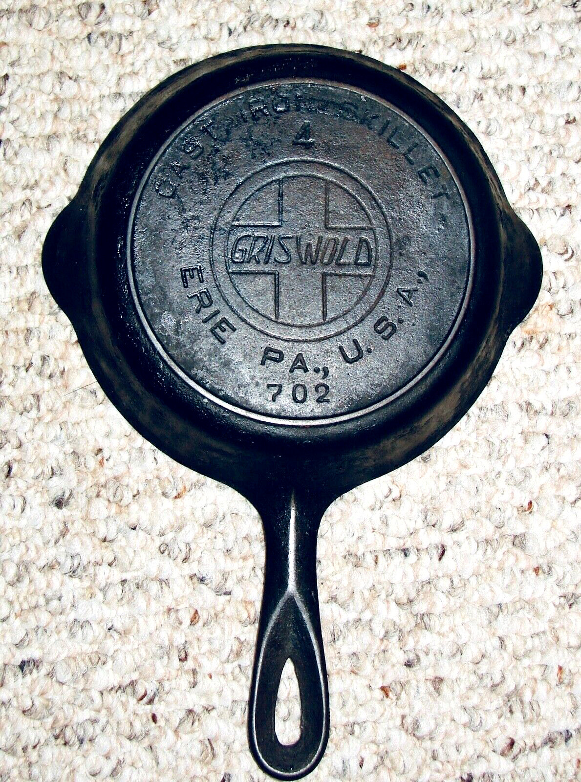 GRISWOLD No. 4 Cast Iron Skillet Slant Logo W/ Heat Ring 702 PAN