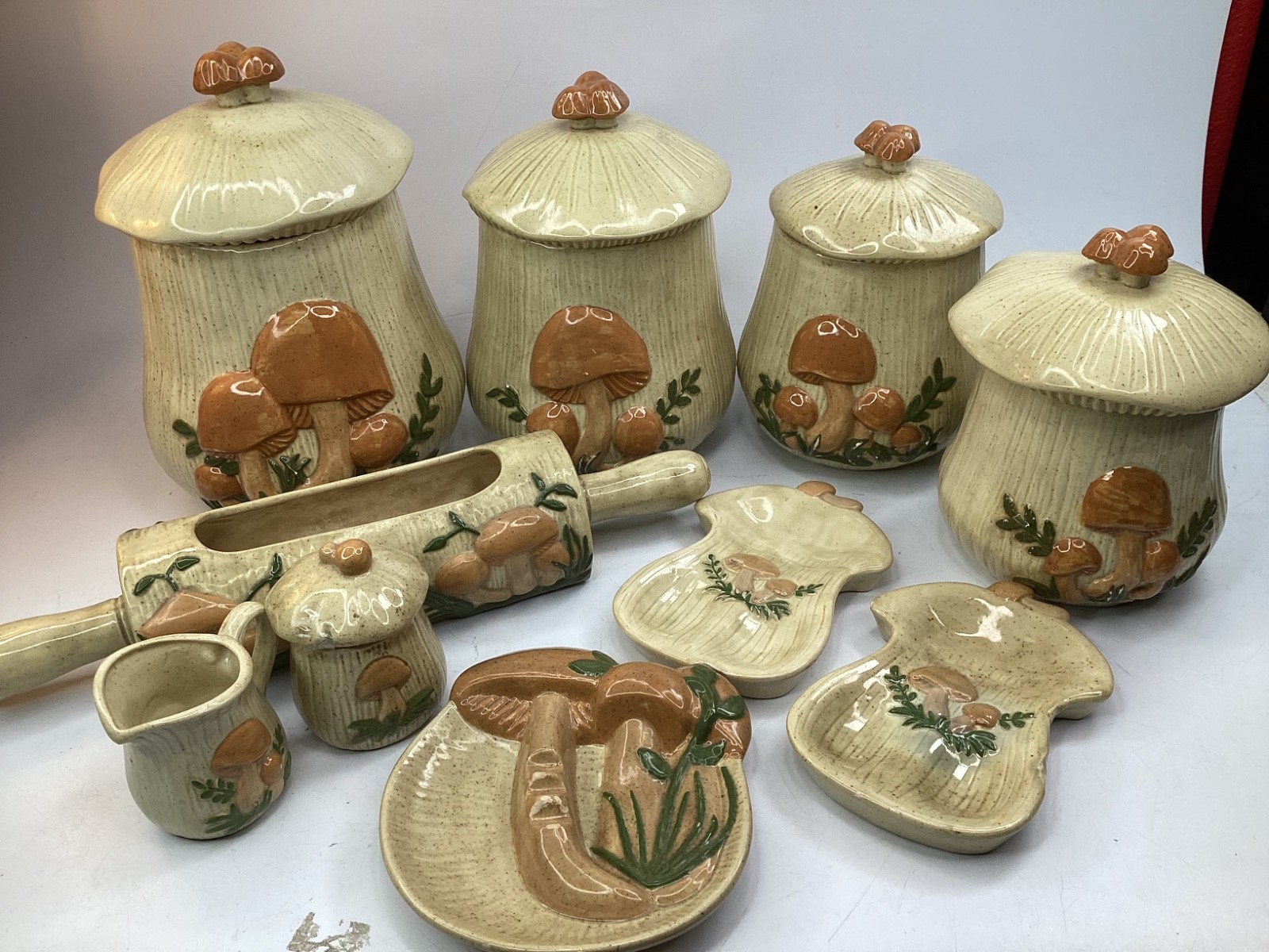VTG Arnels 15pc Ceramic Mushroom Set jars,spoon cream Sugar ashtray napkin (Gx) VTG Arnels 15pc Ceramic Mushroom Set jars,spoon cream Sugar ashtray napkin (Gx)