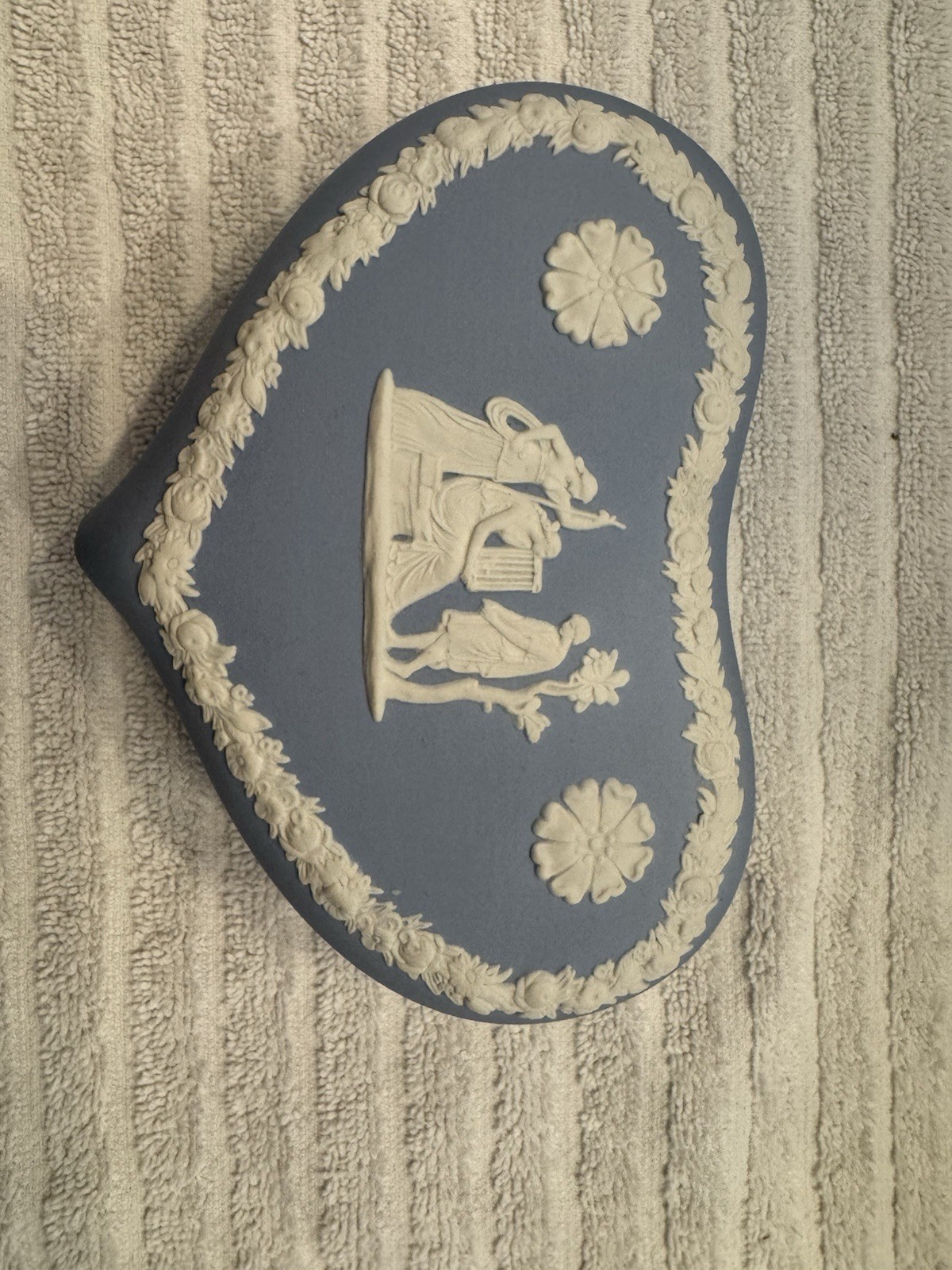 VTG WEDGWOOD Jasperware Blue HEART SHAPED Covered Trinket Box