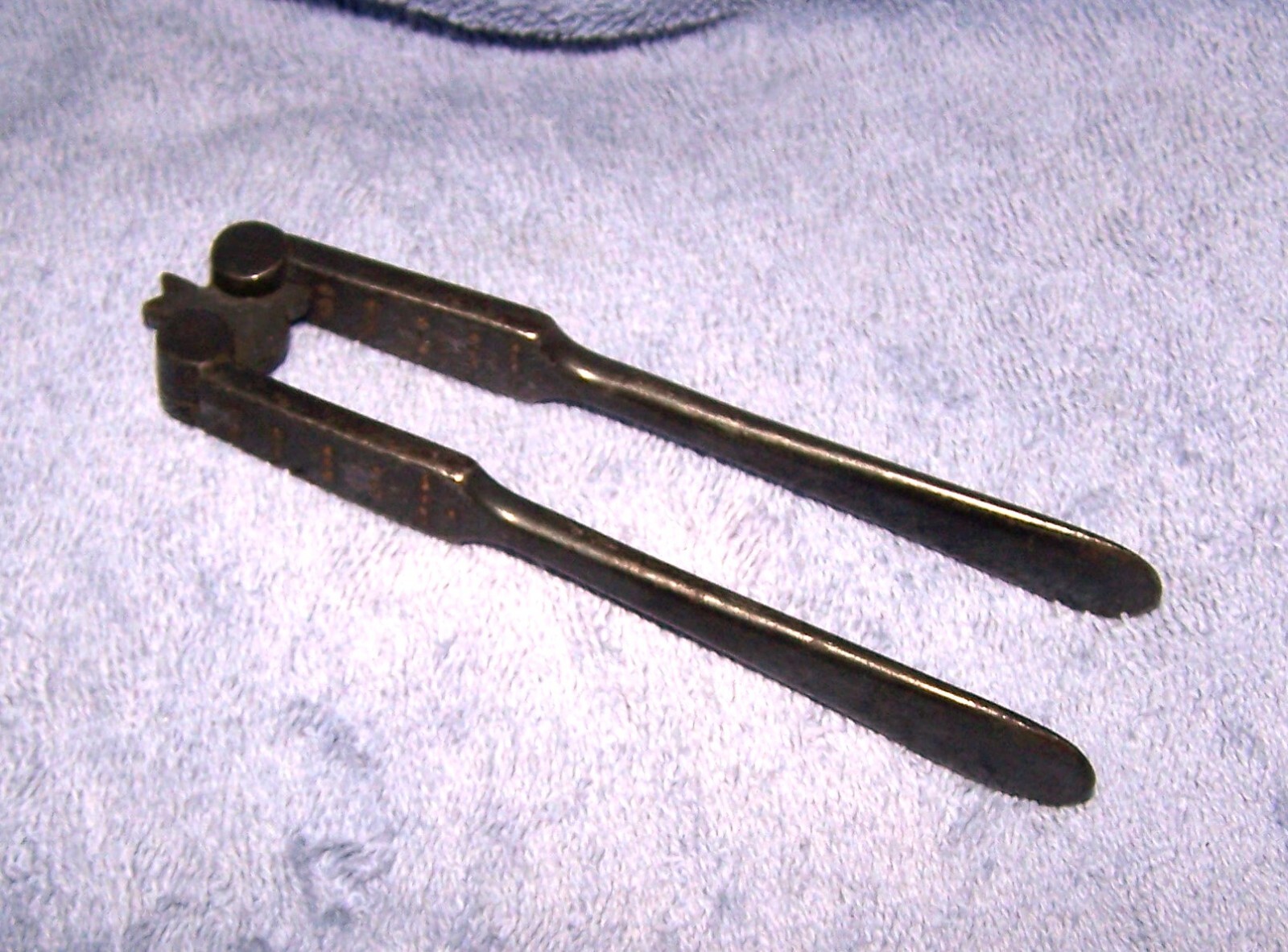 ANTIQUE REVERSIBLE METAL NUT CRACKER