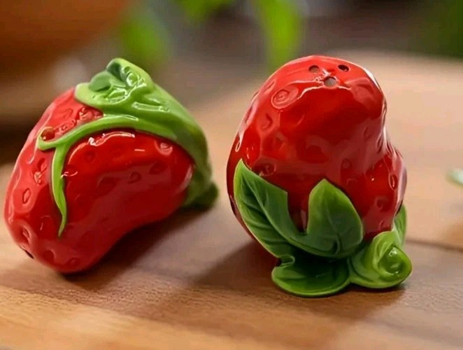  Adorable Small Ceramic Strawberries Salt And Pepper Shakers