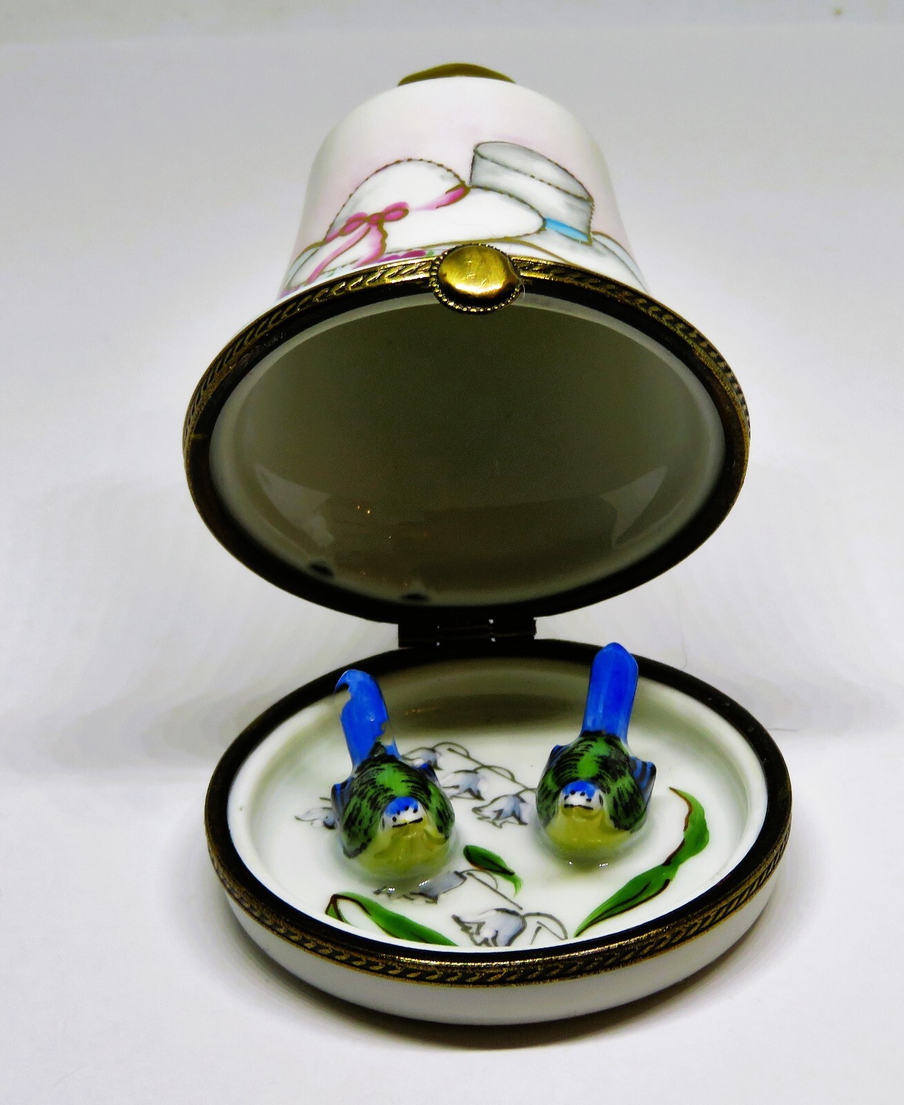 LIMOGES FRANCE BOX -CHAMART- WEDDING BELL -LILY OF THE VALLEY FLOWERS & 3D BIRDS LIMOGES FRANCE BOX -CHAMART- WEDDING BELL -LILY OF THE VALLEY FLOWERS & 3D BIRDS
