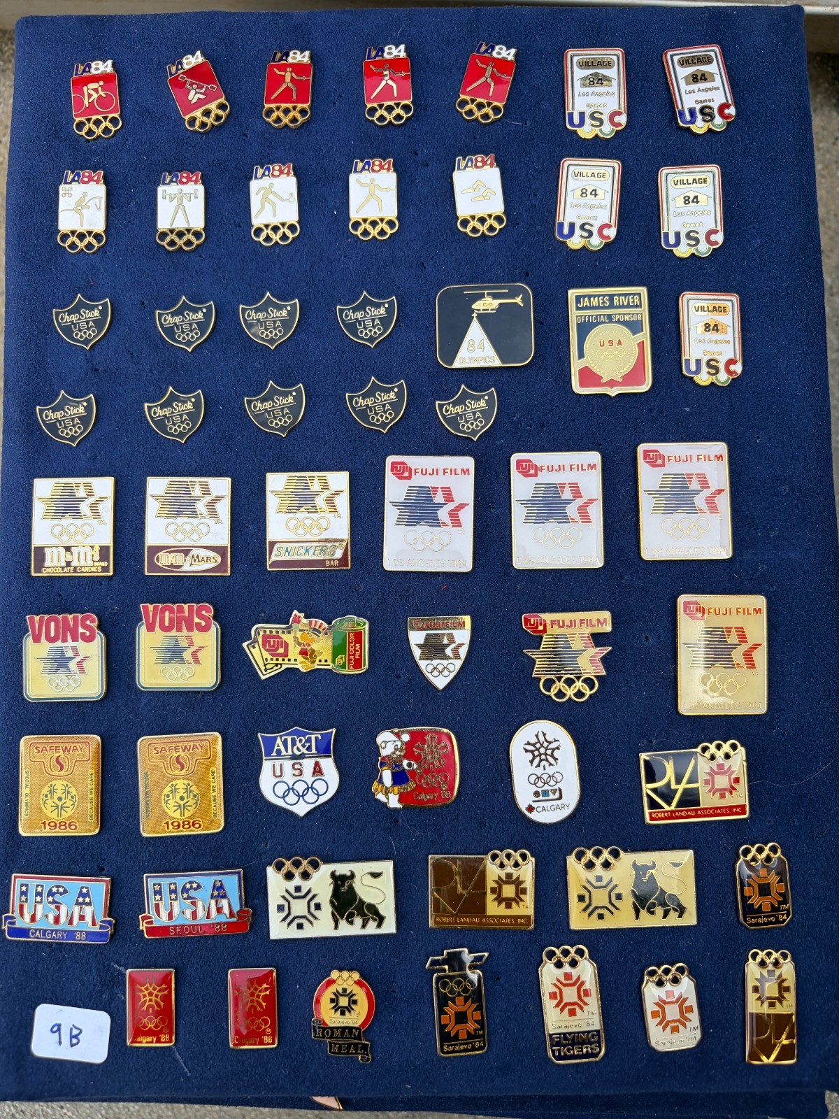 HUGE ESTATE COLLECTION – 900+ ASSORTED VINTAGE & MODERN LAPEL / ENAMEL PINS
