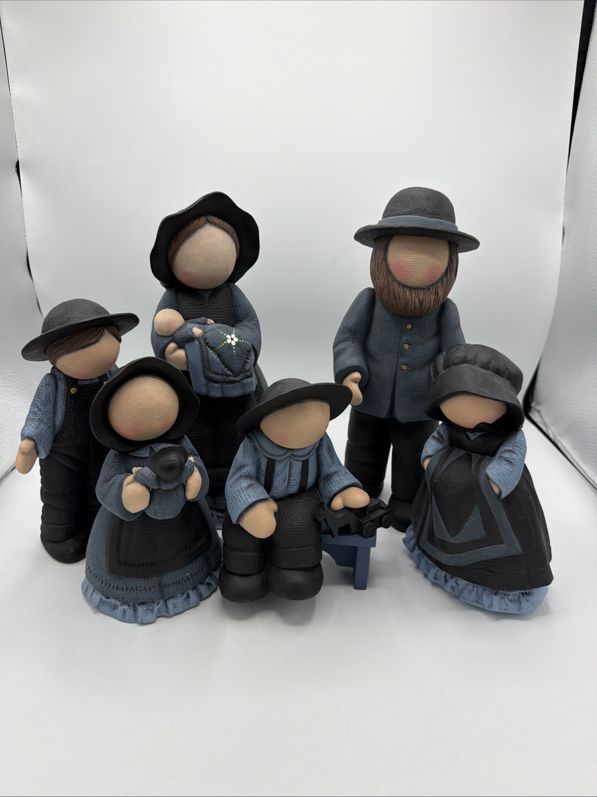 Vintage Amish Ceramic Faceless Family Set Of 6 Figures - Great Condition