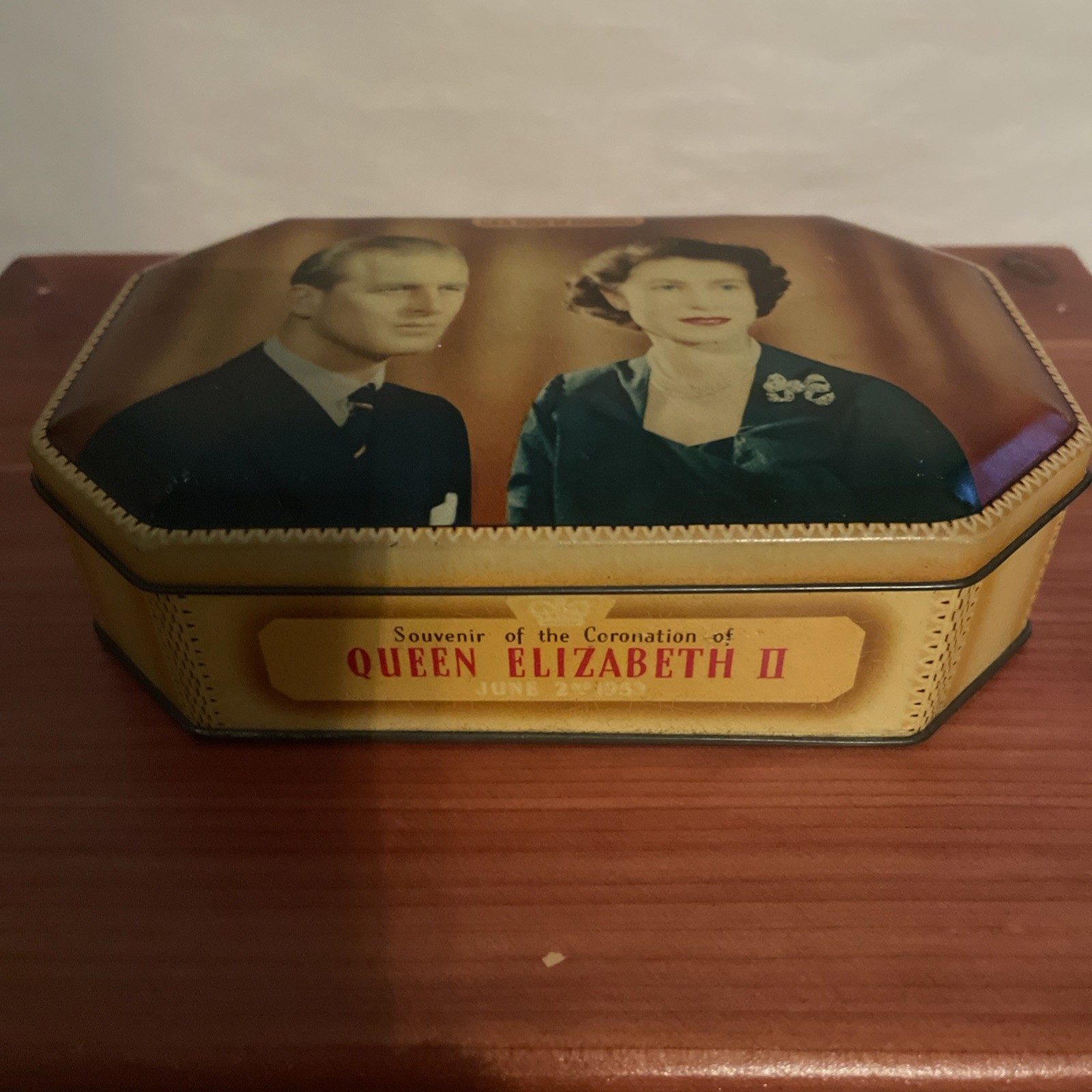 Vtg 1953 Souvenir Royal Coronation Tin With Queen Elizabeth II & Prince Philip