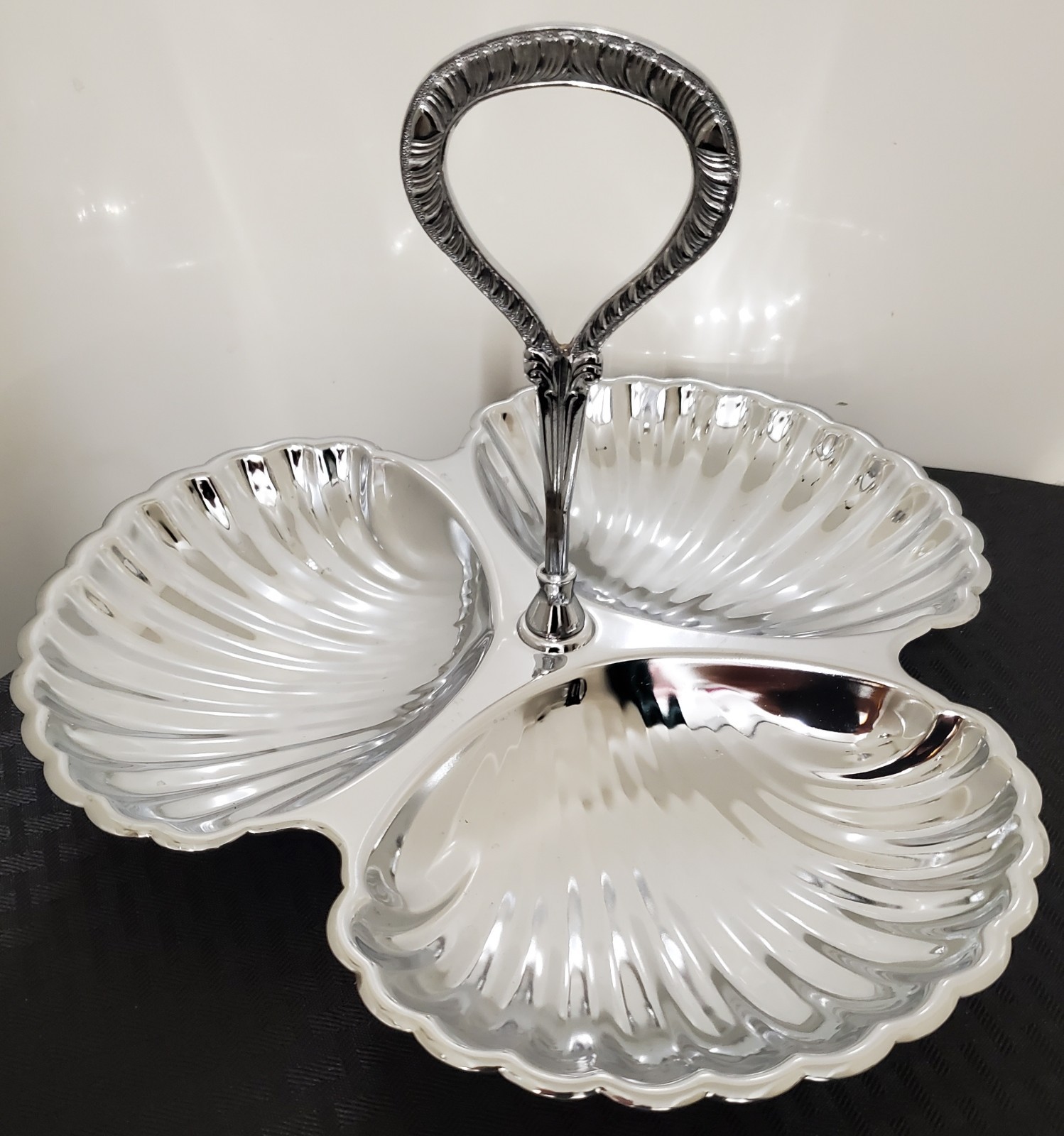 Irvinware New Old Stock 3 Scalloped Clam Shell Serving Tray Decorative Handle Irvinware New Old Stock 3 Scalloped Clam Shell Serving Tray Decorative Handle