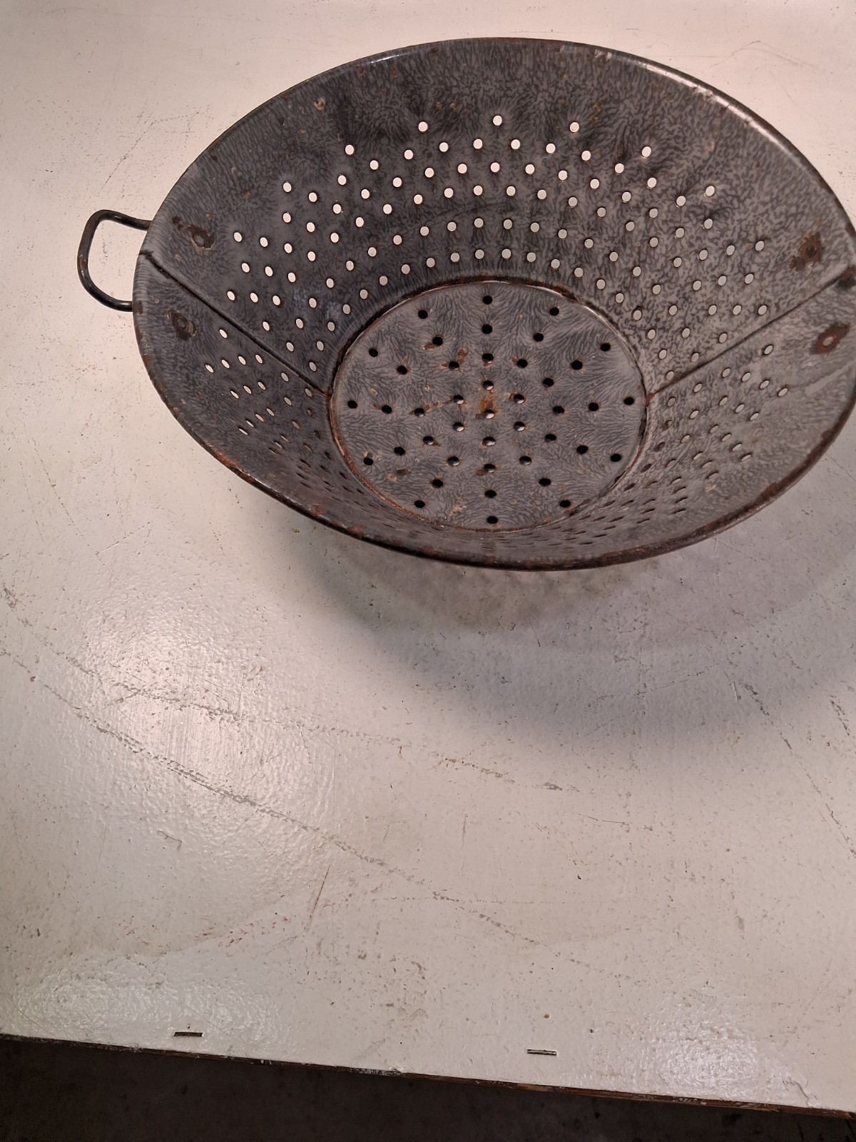 Beautiful Antique Graniteware Collander, Nice Condition