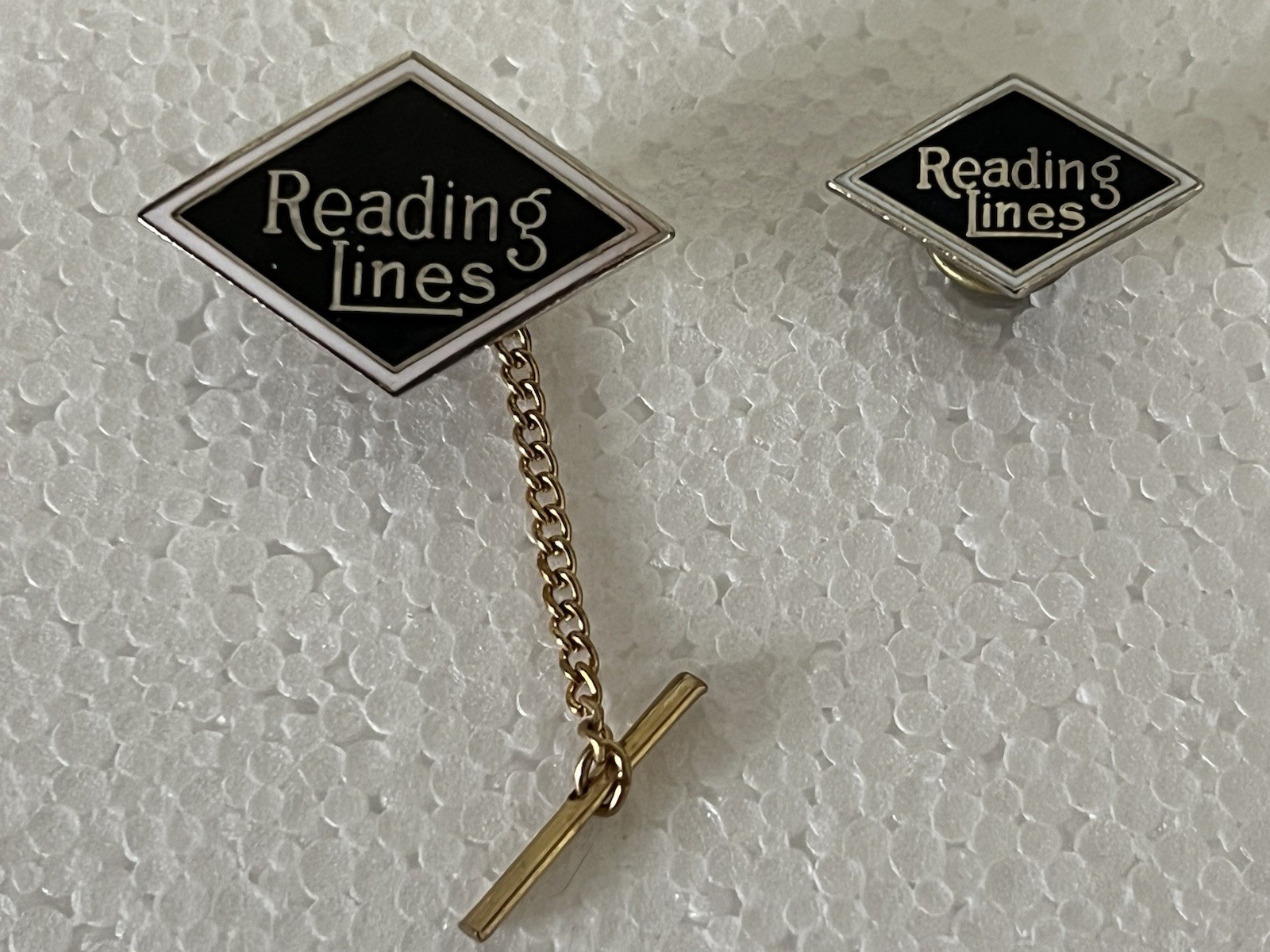 Railroad Enameled Hat-lapel Pin & Tie Tack w/ Button-hole Chain - Reading Lines