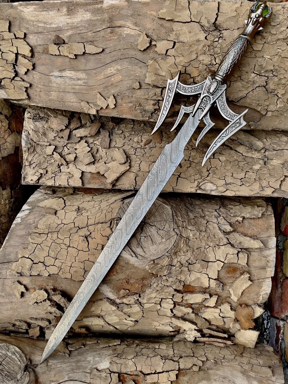 Handmade Damascus Steel Medieval Sword Ornate Fantasy Engraved Guard Collectible