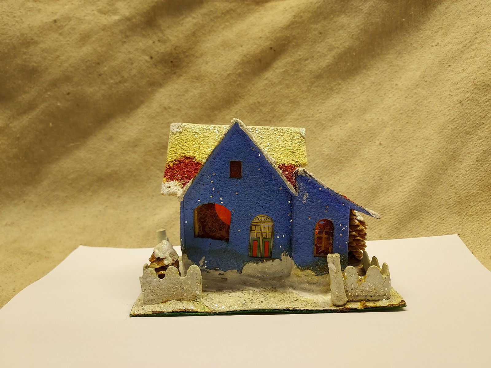 VINTAGE CARDBOARD CHRISTMAS HOUSE WITH TREES & GLITTER NEW FELT BOTTOM JAPAN