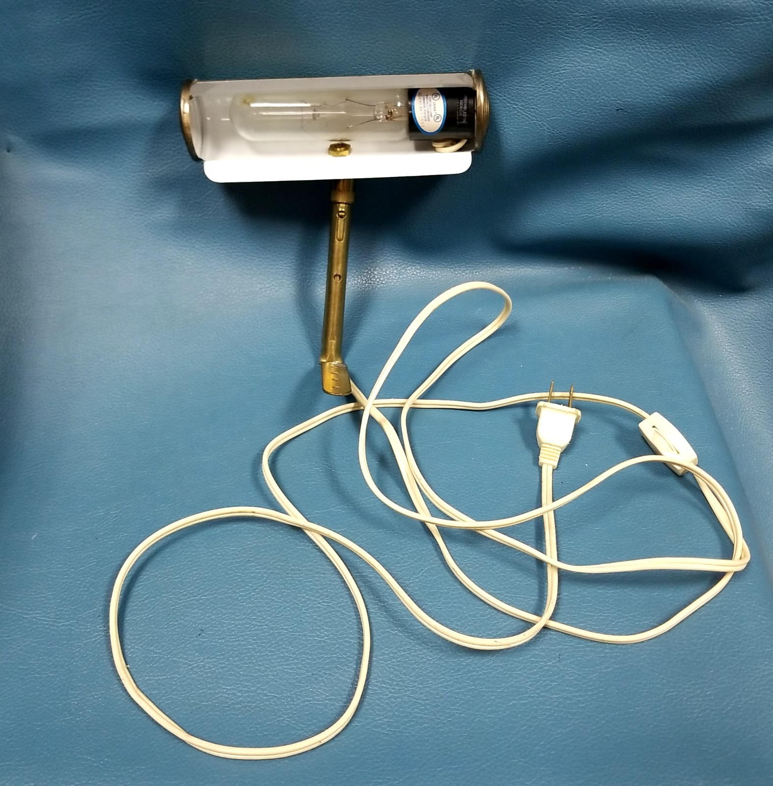 Plug-In Portable Picture / Display Lamp Brass Tone
