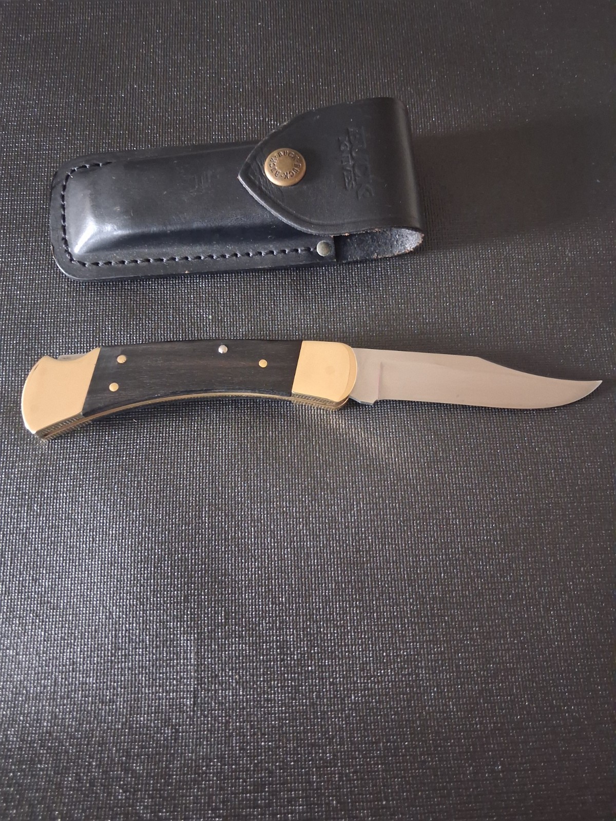Buck Knife Three Dot:. with Sheath Nice Used Condition.