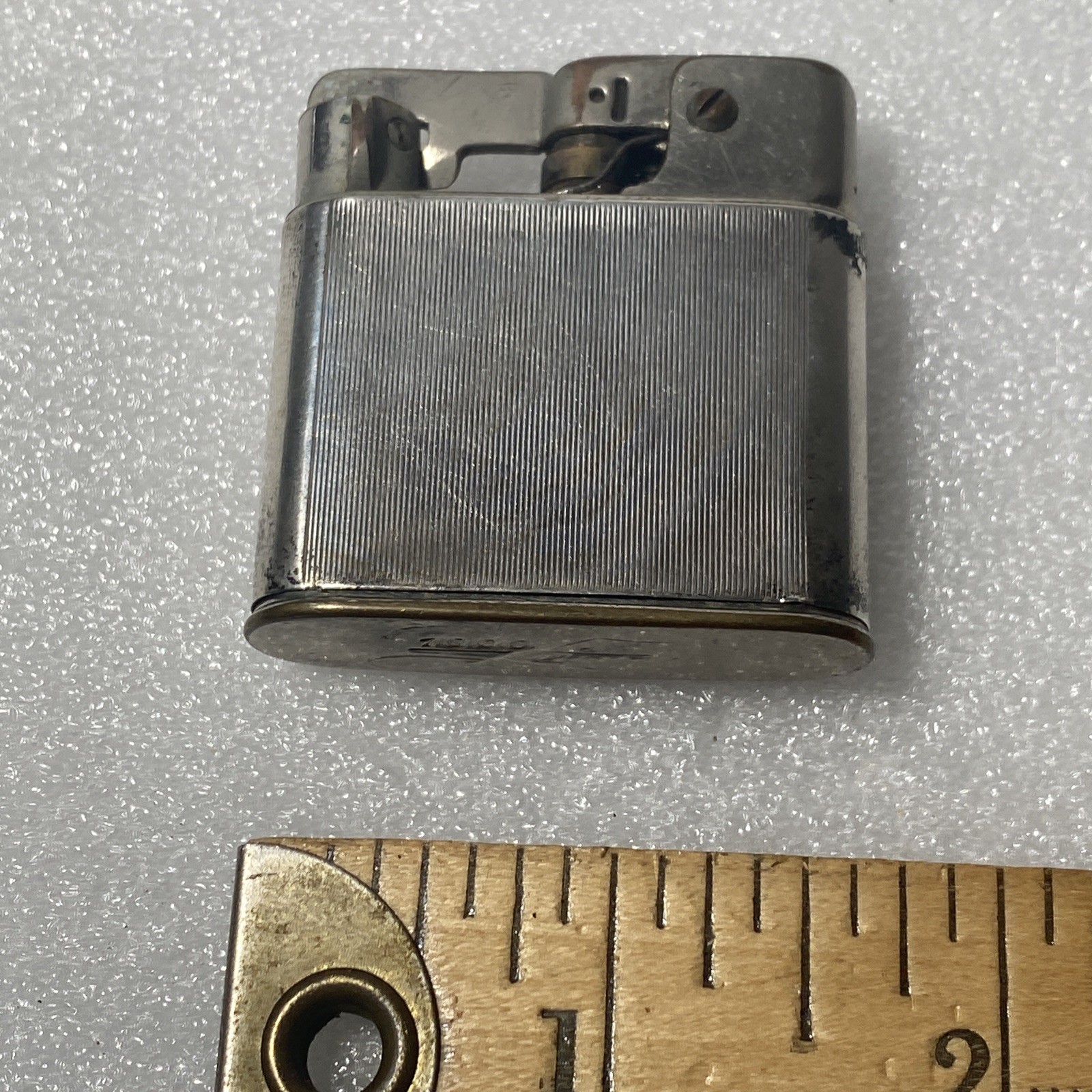 as is, needs spring-VINTAGE 835 SILVER SEMI AUTOMATIC LIGHTER - 1000 ZUNDER