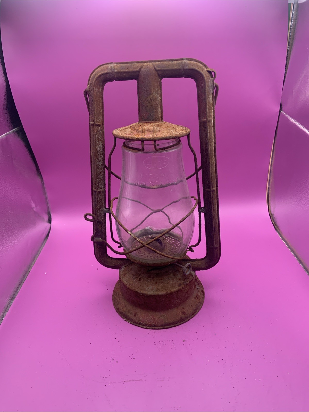 Antique vintage Rare Dietz Monarch kerosene lantern Red